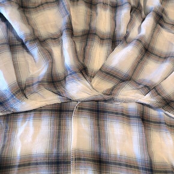 universal Thread hi-low plaid top size M - Picture 2 of 8
